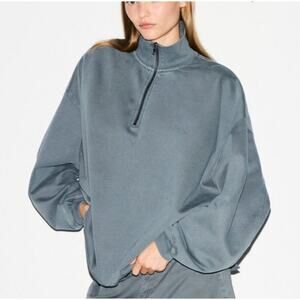 Skims Boyfriend Oversized 1/2 zip fleece pullover.Size Medium.Color Zircon